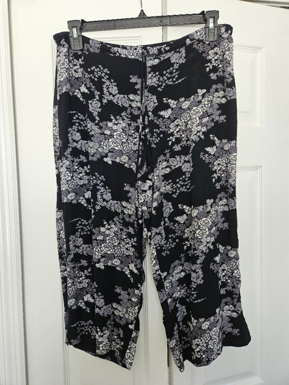 Black and White Capris